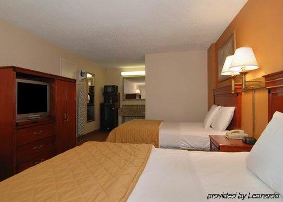 Econo Lodge Downtown Louisville Room photo